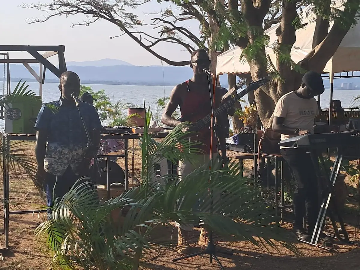 A live band playing by the water at the Casa Kibokobay Artisan and Farmers Market
